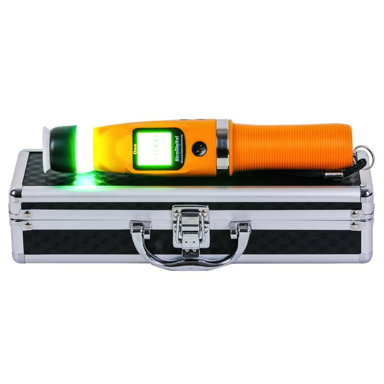 Alkomat elektrochemiczny AlcoDigital One.jpg