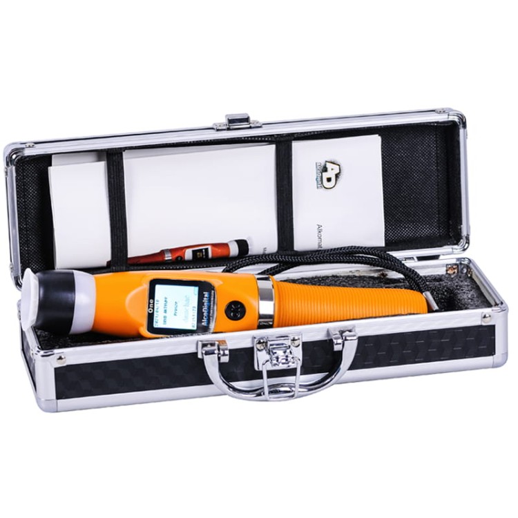 Alkomat elektrochemiczny AlcoDigital One.jpg